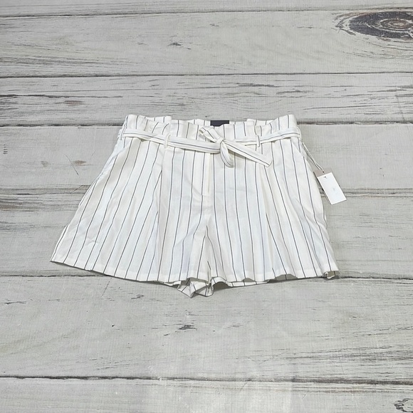 Worthington Shorts NWT Pleated Flare Ivory Black Stripes Size 18 - Picture 3 of 12